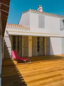 Terrasse en bois : quelles essences résistent au Sud-Ouest